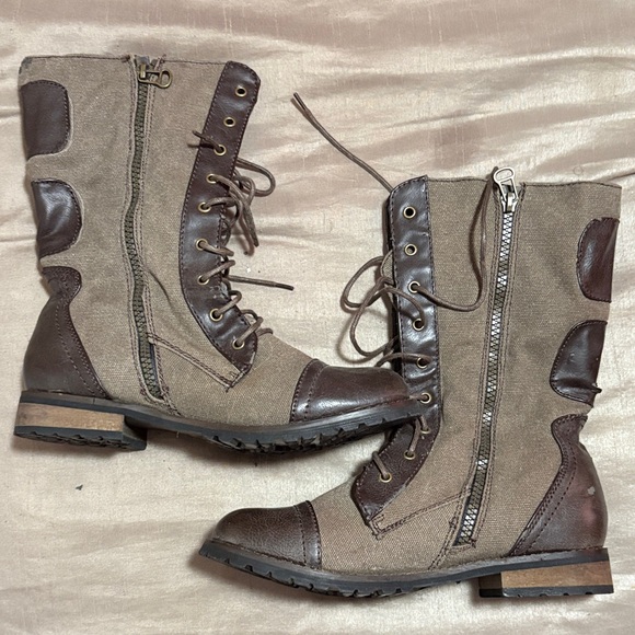 Groove Tan and Brown Lace-Up Boots - Picture 5 of 6